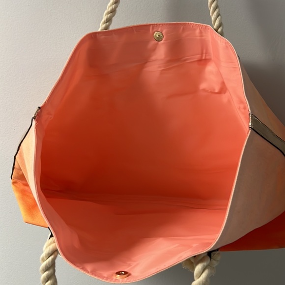 VS Weekender Bag NWT - Picture 6 of 6